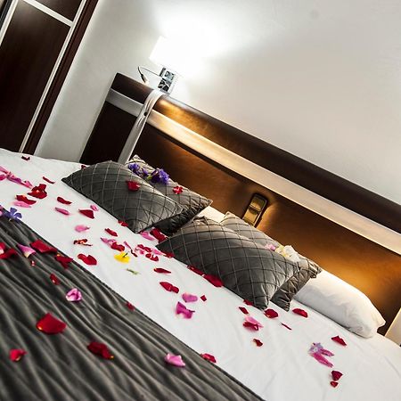 Hostal Las Palomas 루세나 외부 사진