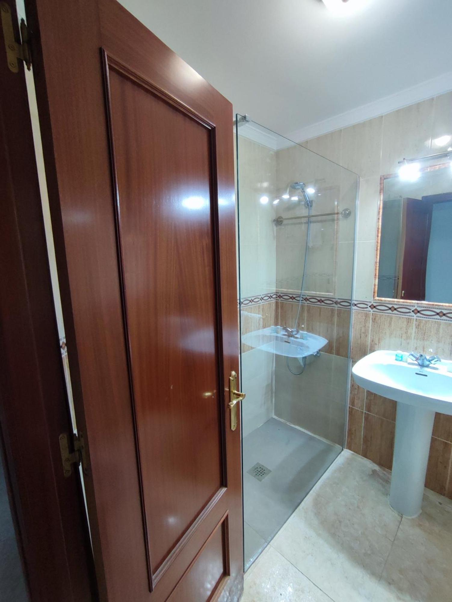 Hostal Las Palomas 루세나 외부 사진