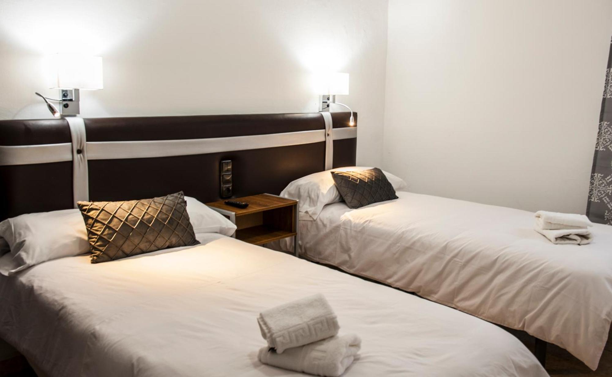Hostal Las Palomas 루세나 외부 사진