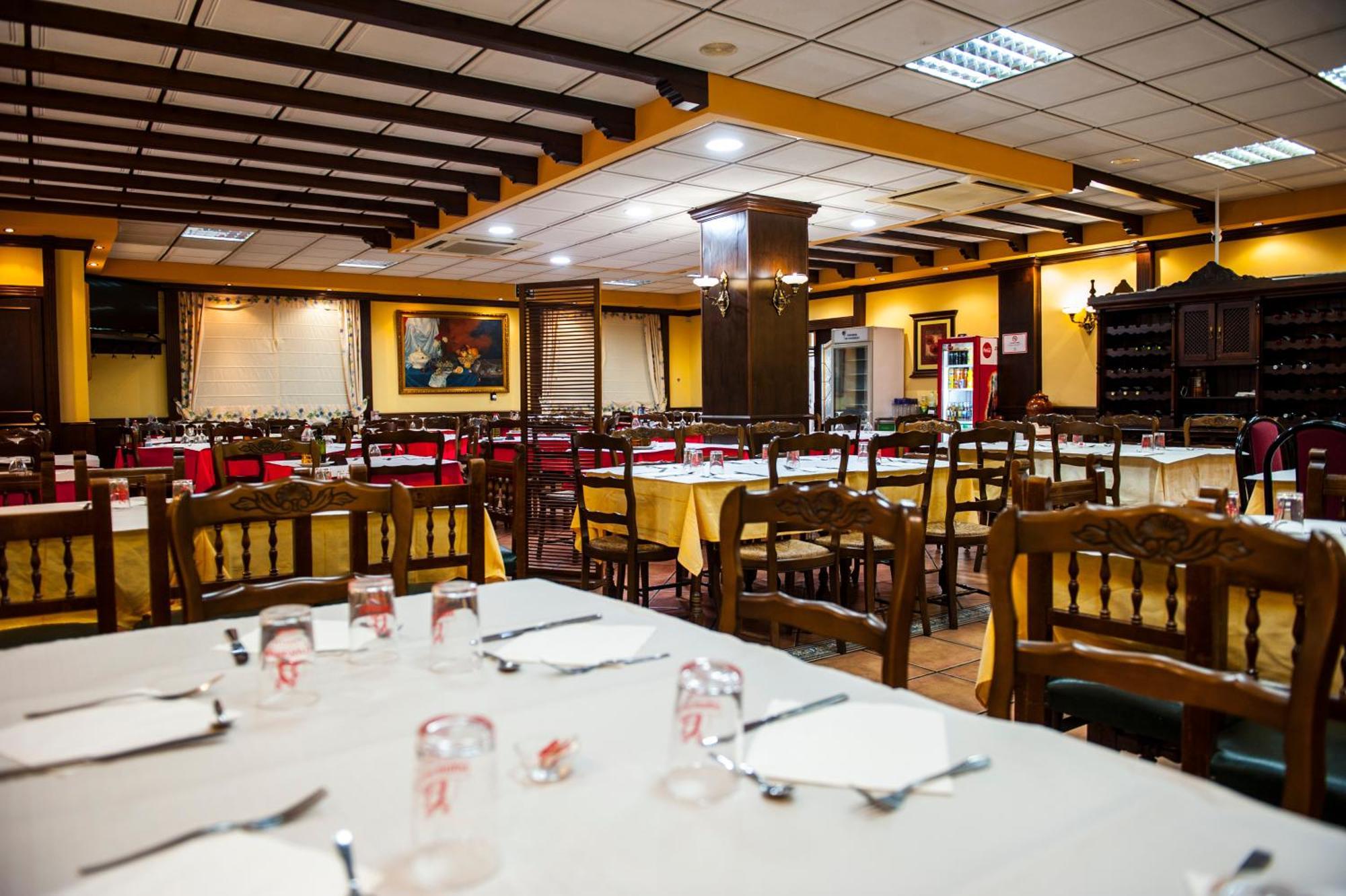 Hostal Las Palomas 루세나 외부 사진