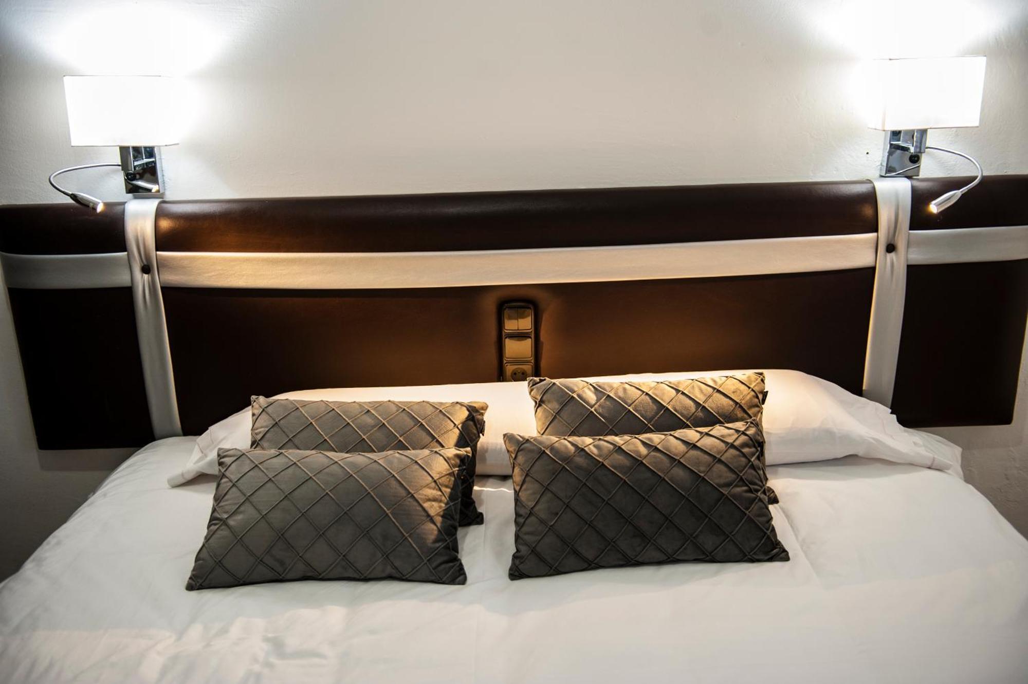 Hostal Las Palomas 루세나 외부 사진
