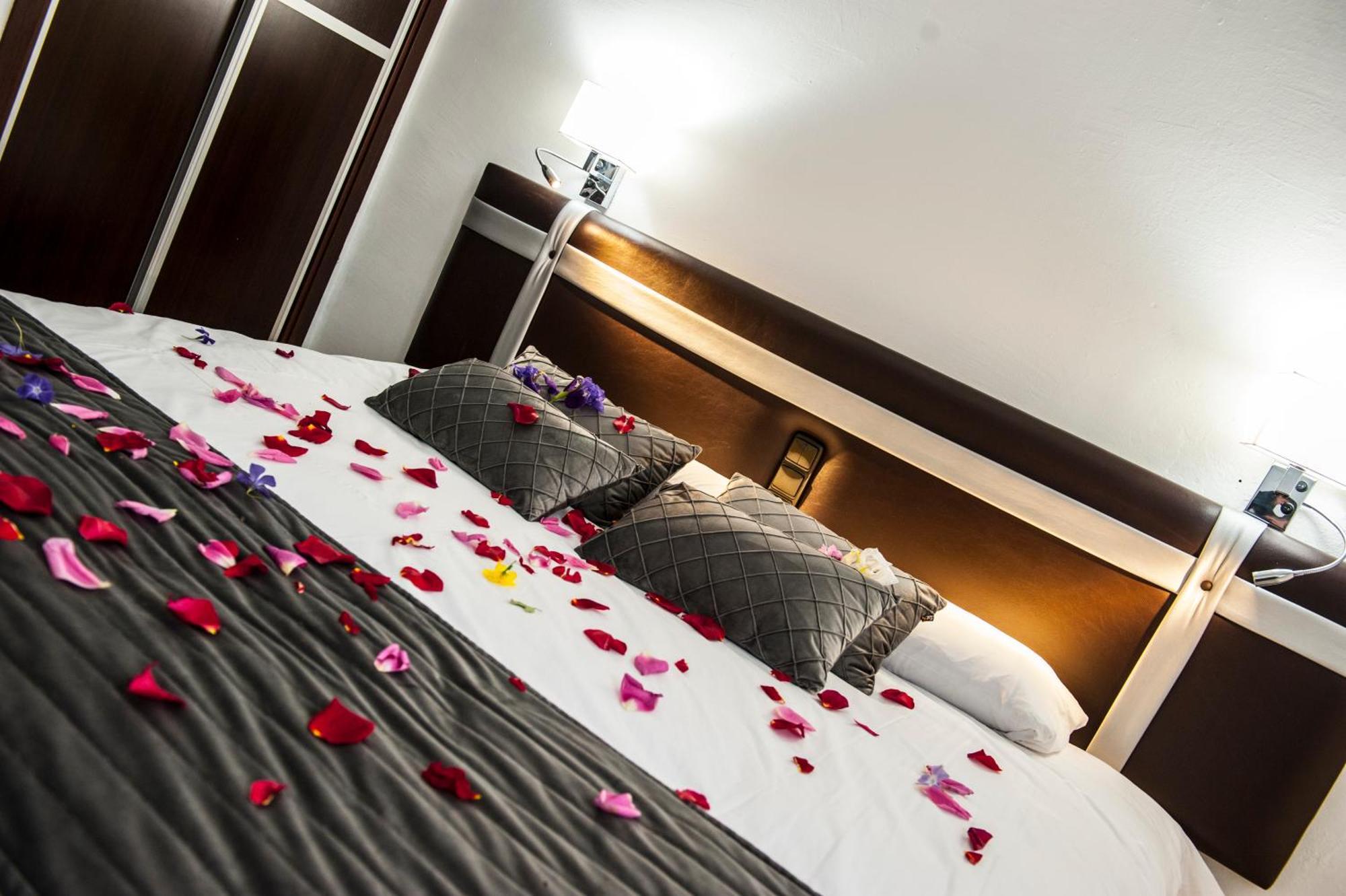 Hostal Las Palomas 루세나 외부 사진