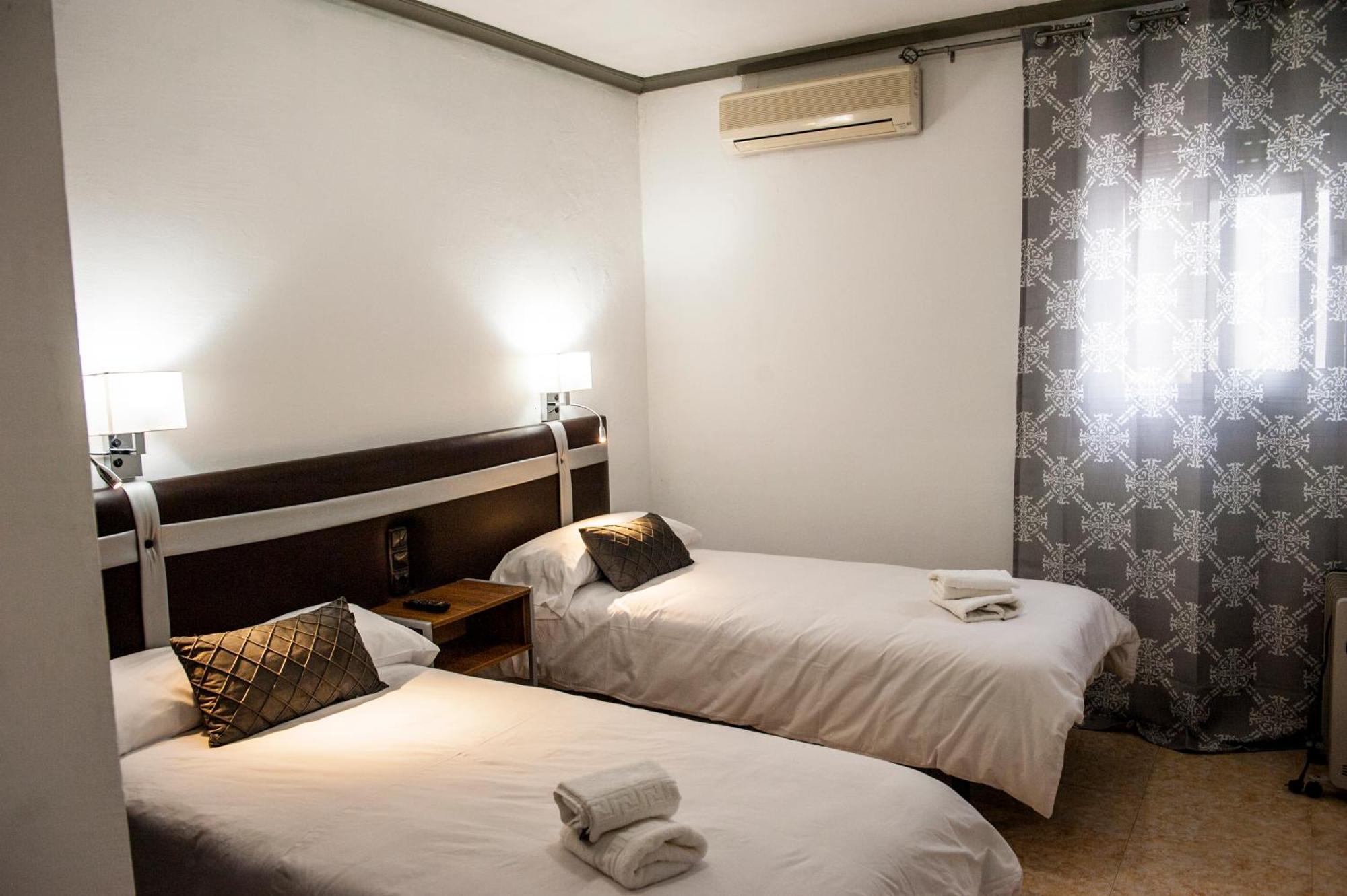 Hostal Las Palomas 루세나 외부 사진
